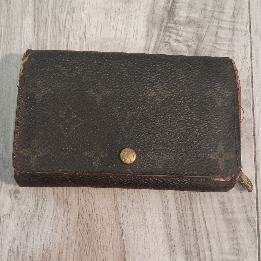 Louis Vuitton LV Portefeuille Tresor Bifold Wallet Medium Monogram Brown Purse